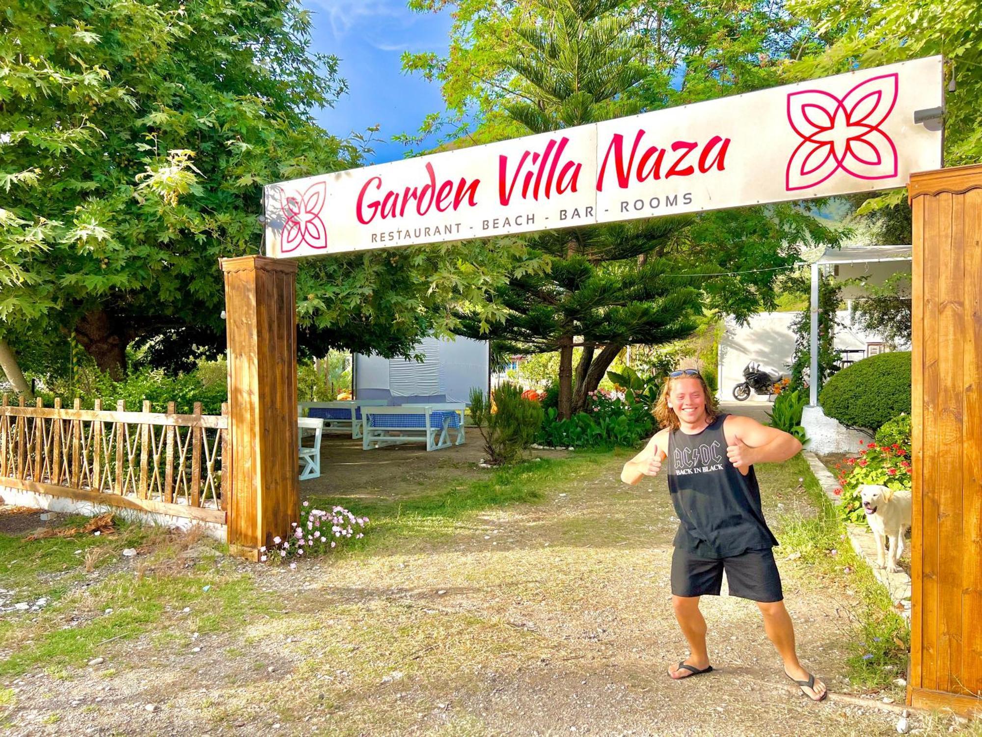 Garden Villa Naza Piqeras エクステリア 写真