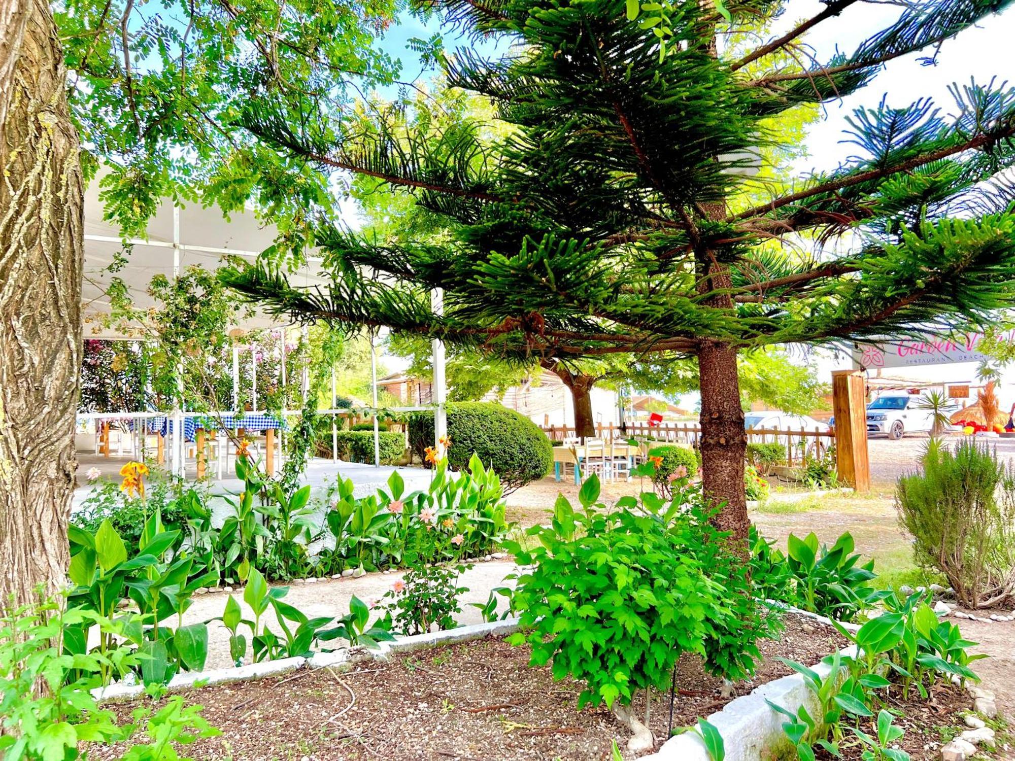 Garden Villa Naza Piqeras エクステリア 写真
